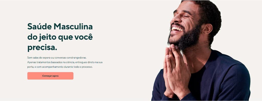 Homem sorrindo representando bem-estar e confiança.